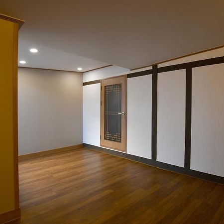 Guma Modern Hanokstay Daegu Exterior photo