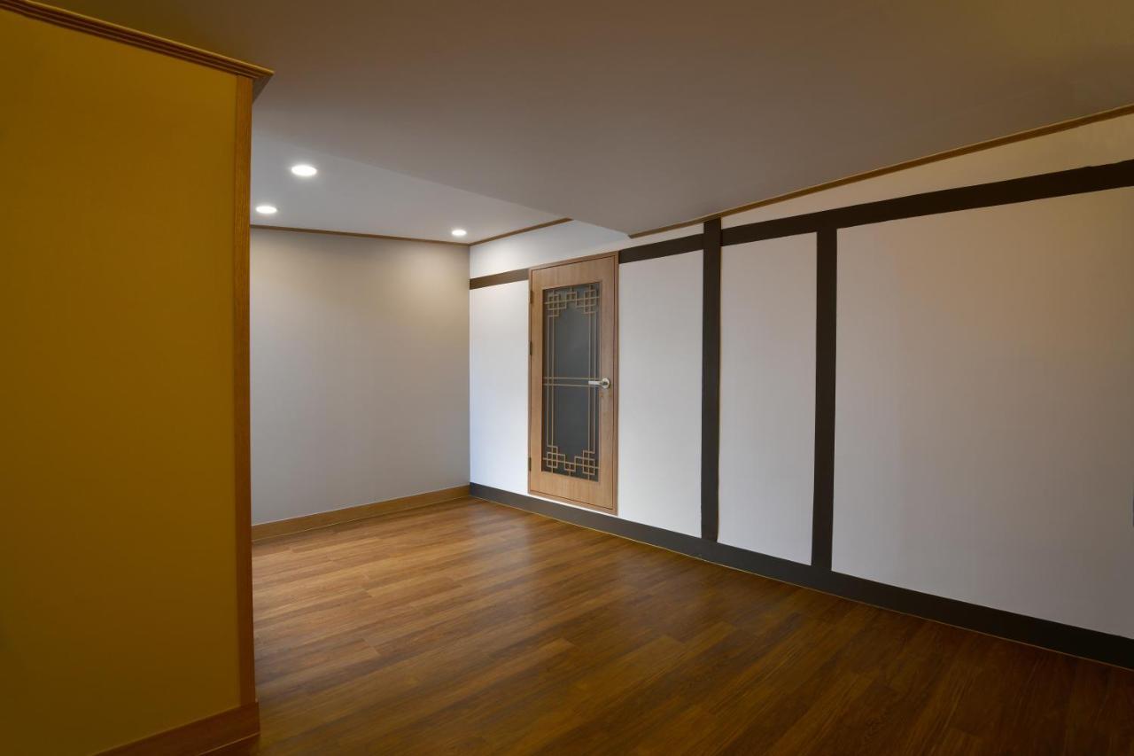 Guma Modern Hanokstay Daegu Exterior photo